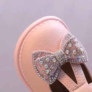 Funkelnde rosa Baby-Prinzessinnenschuhe mit weicher Sohle und eleganter Strassschleife
