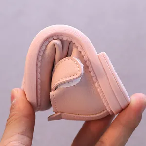 Weiche und flexible rosa Prinzessin-Schuhe für Babymädchen mit bequemer Gummisohle
