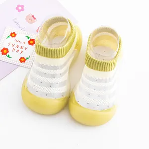 Gelbe, atmungsaktive Eisseiden-Lauflernschuhe für Babys mit weicher Gummisohle