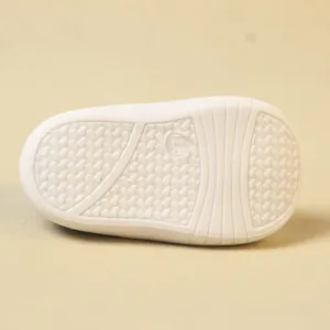 Weiße weiche Gummisohle für atmungsaktive Baby-Lauflernschuhe mit Größenmarkierung 12.5