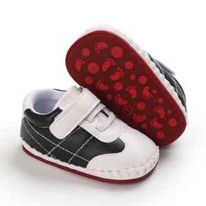 Scarpe da camminata per neonati morbide bicolore con dettagli suola rossa antiscivolo