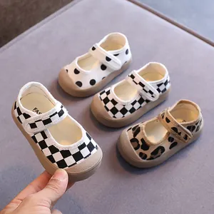 Chaussures de marche antidérapantes pour bébés filles avec semelle souple et motifs