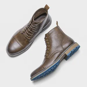 Botas de trabajo de cuero marrón para hombre con suela de goma azul resistente
