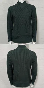 Vista anteriore e posteriore del maglione da uomo in maglia con collo a scialle e rombi
