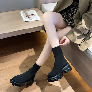 Bottines chaussettes en maille noire avec semelles compensées pour l'automne