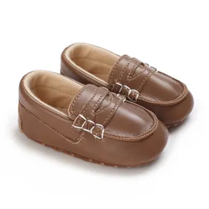 Bequeme weiche braune PU-Leder Babyschuhe mit dekorativen weißen Nähten Details