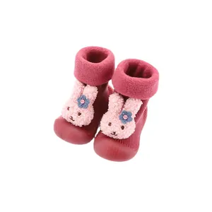 Zapatos de calcetín para bebé con conejo de dibujos, forro de felpa cálido y suela de goma suave