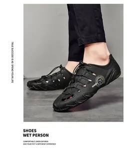 Detailaufnahme der atmungsaktiven Herren-Ledersandalen in Schwarz mit Schnürzug