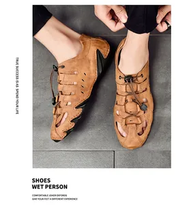 Detailaufnahme der braunen, atmungsaktiven Leder-Sandalen für Herren mit praktischem Kordelzug.