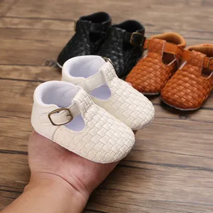 Weich geflochtene T-Steg Lauflernschuhe für Kleinkinder in den Farben Creme, Schwarz und Braun