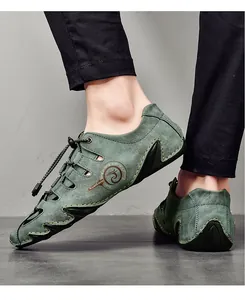 Detailansicht der grünen atmungsaktiven Herren-Ledersandalen mit Cut-out-Design