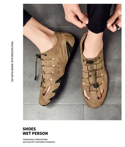 Draufsicht auf braune, atmungsaktive Leder-Sandalen für Herren im modischen Hollow-Out-Stil