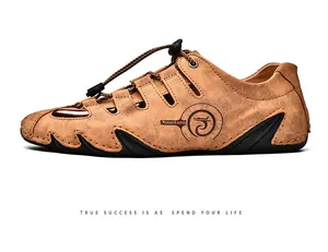 Detailansicht der atmungsaktiven braunen Herren-Sandalen aus Leder mit Ausschnitten