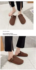 Bequeme braune Wildleder Clogs mit warmem Fleecefutter und verstellbarer Schnalle