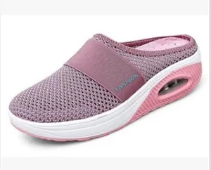 Vue détaillée de mules violettes en mesh pour femmes avec semelle à coussin d'air