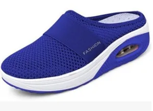 Mules à plateforme en mesh bleu avec coussin d'air et design slip-on facile.