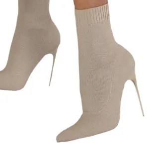 Eleganti stivaletti beige in maglia con tacco a spillo e polsini a coste alla moda