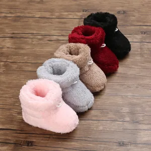 Chaussons bébé en peluche douce pour l'hiver en plusieurs couleurs pour les 0-12 mois