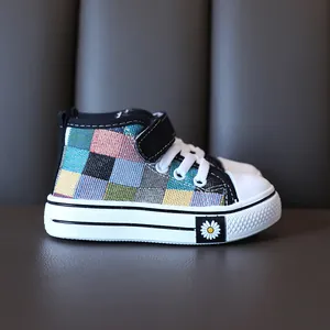 Παιδικά πάνινα παπούτσια mid-top με πολύχρωμο καρό σχέδιο και μοτίβο μαργαρίτας