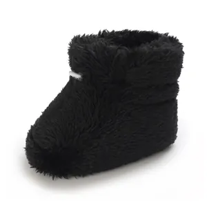Bottillon de marche d'hiver en peluche noire pour bébé avec texture douce et chaude