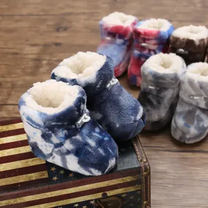 Bottines d'hiver pour bébé avec motif tie-dye bleu et doublure douce en fausse fourrure