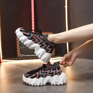 Zapatillas tipo calcetín para mujer con patrón de punto colorido y suela plataforma