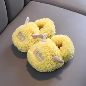 Pantofole accoglienti in lana di agnello gialla felpata per bambini stile invernale