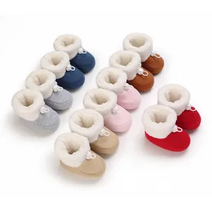 Diverses couleurs de bottines bébé chaudes doublées polaire avec cordon ajustable