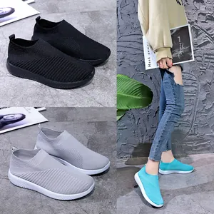 Collage détaillé montrant des baskets chaussettes en maille en noir, gris et turquoise