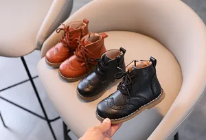 Κλασικά παιδικά μποτάκια βρετανικού στυλ brogue με πλαϊνό φερμουάρ και μαλακή σόλα