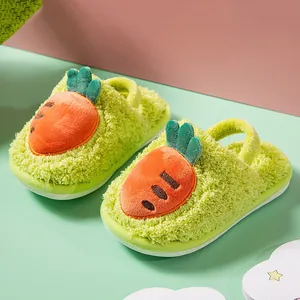 Pantofole di peluche per bambini con motivo carota e cinturino elastico sul tallone