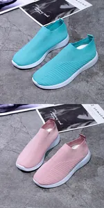 Détail des baskets à enfiler en maille respirante dans les variantes bleu cyan et rose