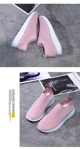 Vue détaillée de baskets en maille rose respirante avec des semelles en gomme blanches