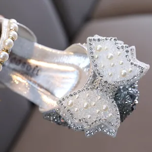 Élégantes chaussures de princesse argentées pour filles avec nœud en perles et strass