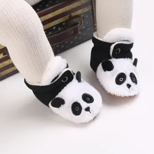 Botas de nieve para bebé con diseño de panda y forro suave para mayor calor invernal.