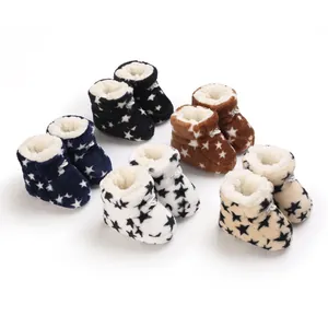 Botas de invierno de felpa para bebé con patrón de estrellas y suela blanda en varios colores