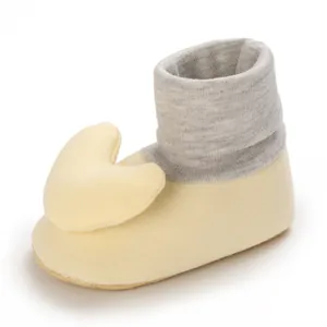 Weiche Baumwoll-Babysocken in Gelb und Grau für Kleinkinder im Alter von 0-1 Jahren.