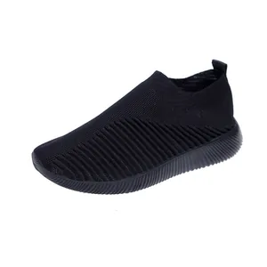 Baskets à enfiler noires légères pour femmes chaussures de sport respirantes en maille
