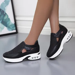 Sneaker in rete traspirante da donna con design traforato e suola con cuscinetto d'aria