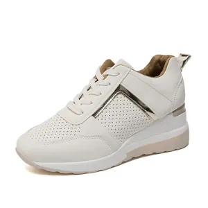 Λευκά γυναικεία sneakers με πλατφόρμα, αναπνεύσιμα με χρυσές λεπτομέρειες