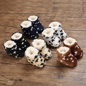 Botas de invierno suaves para bebé con patrón de estrellas en varios colores, forro cálido