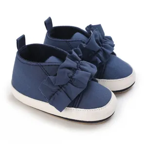 Charmante marineblaue Baby-Lauflernschuhe mit weichen Sohlen und eleganten Rüschen
