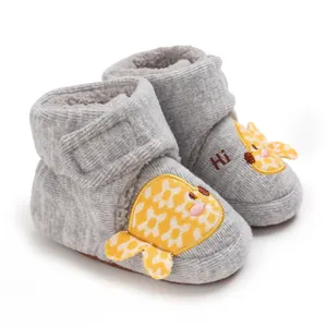 Bottes d'hiver souples pour bébé en gris avec broderie oiseau jaune et doublure polaire.