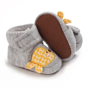 Vue détaillée de bottes de neige pour bébé avec semelle souple antidérapante mignonne