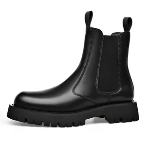 Botas Chelsea de cuero negro premium para hombre con suela gruesa dentada en estilo británico.