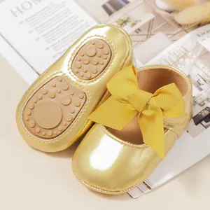 Zapatos Mary Jane dorados para bebé con suelas suaves antideslizantes y lazos amarillos