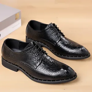 Schwarze Herren-Business-Schuhe mit Krokoprägung, spitzer Zehenpartie und Schnürung