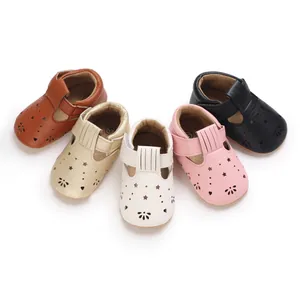 Fünf Paar Baby-Sandalen mit weicher Sohle und Sternenausschnitten in Farben