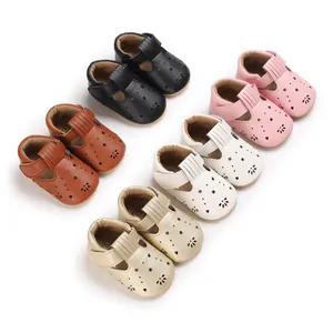 Kollektion weicher Baby-Lauflernsandalen mit Sternenausschnitten in fünf Farben