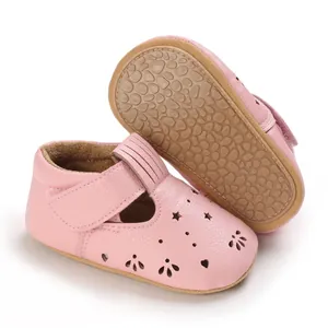 Rosa Baby-Prinzessinnen-Schuhe mit weicher Sohle und dekorativen Herz-Stern-Ausschnitten